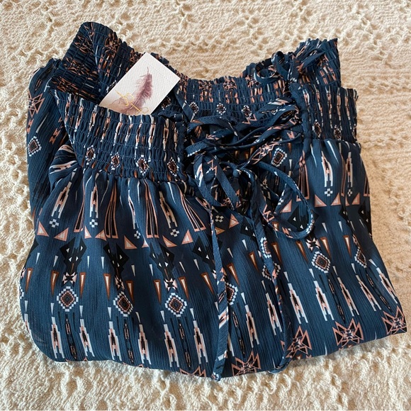 Jessica Simpson sheer Boho long sleeve top. Large. NWT. - Picture 10 of 12